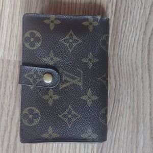 Louis Vuitton kiss lock wallet